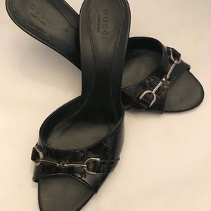 Gucci’ pump BLK LOGO LEATHER/link buckle